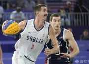 开云体育入口-尼克斯爆冷塞尔维亚男篮，浓眉惊艳世界