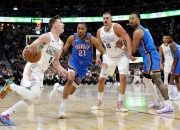 开云体育下载-掘金队主场迎战足球队，团队表现出色