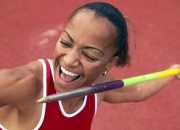 开云体育-黄蜂蛰醒沉睡者，当詹姆斯扛起的不只是一支球队