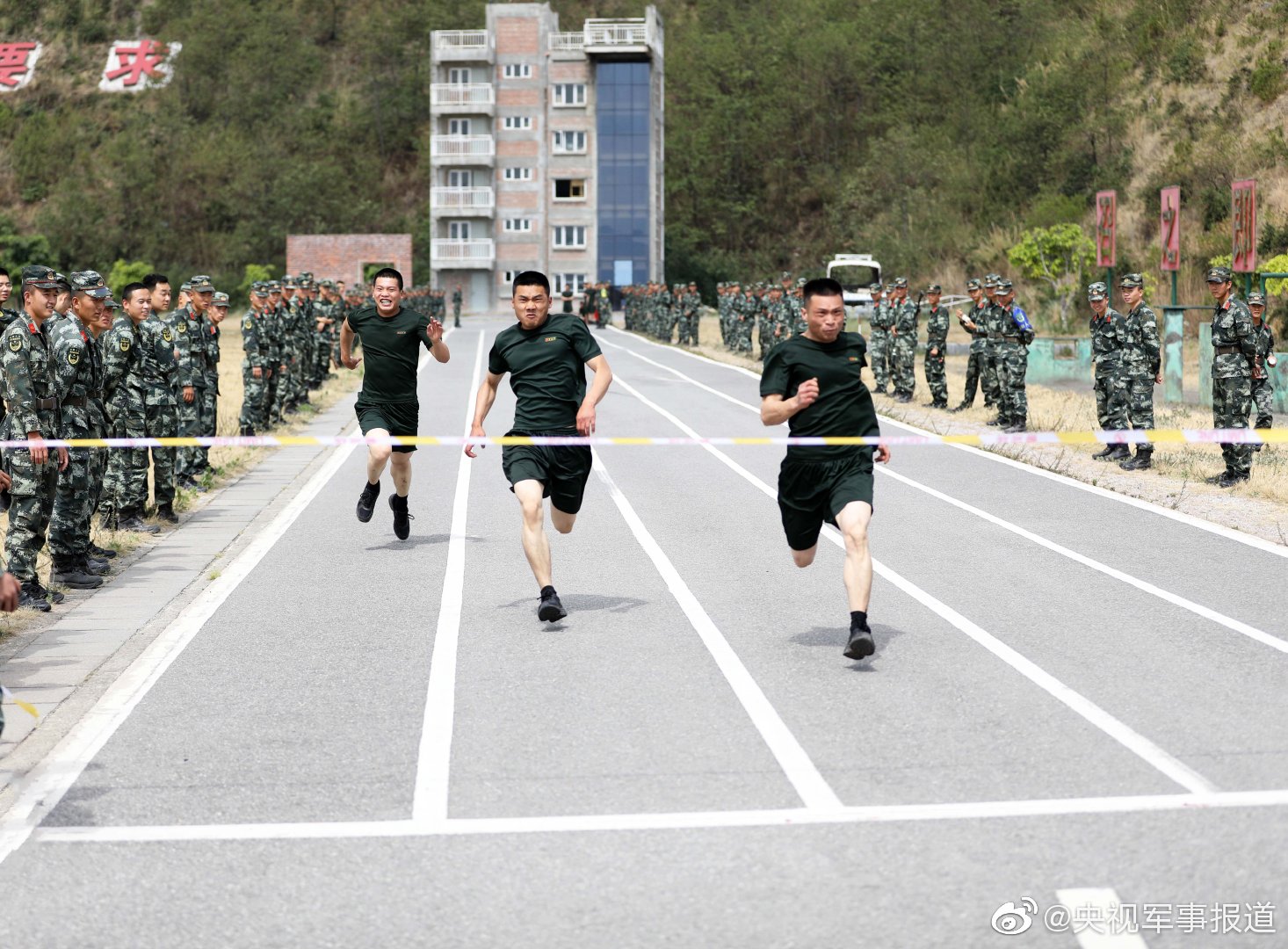 包含激战再起,英雄豪杰鏖战至底!的词条 包含激战再起,英雄豪杰鏖战至底!的词条