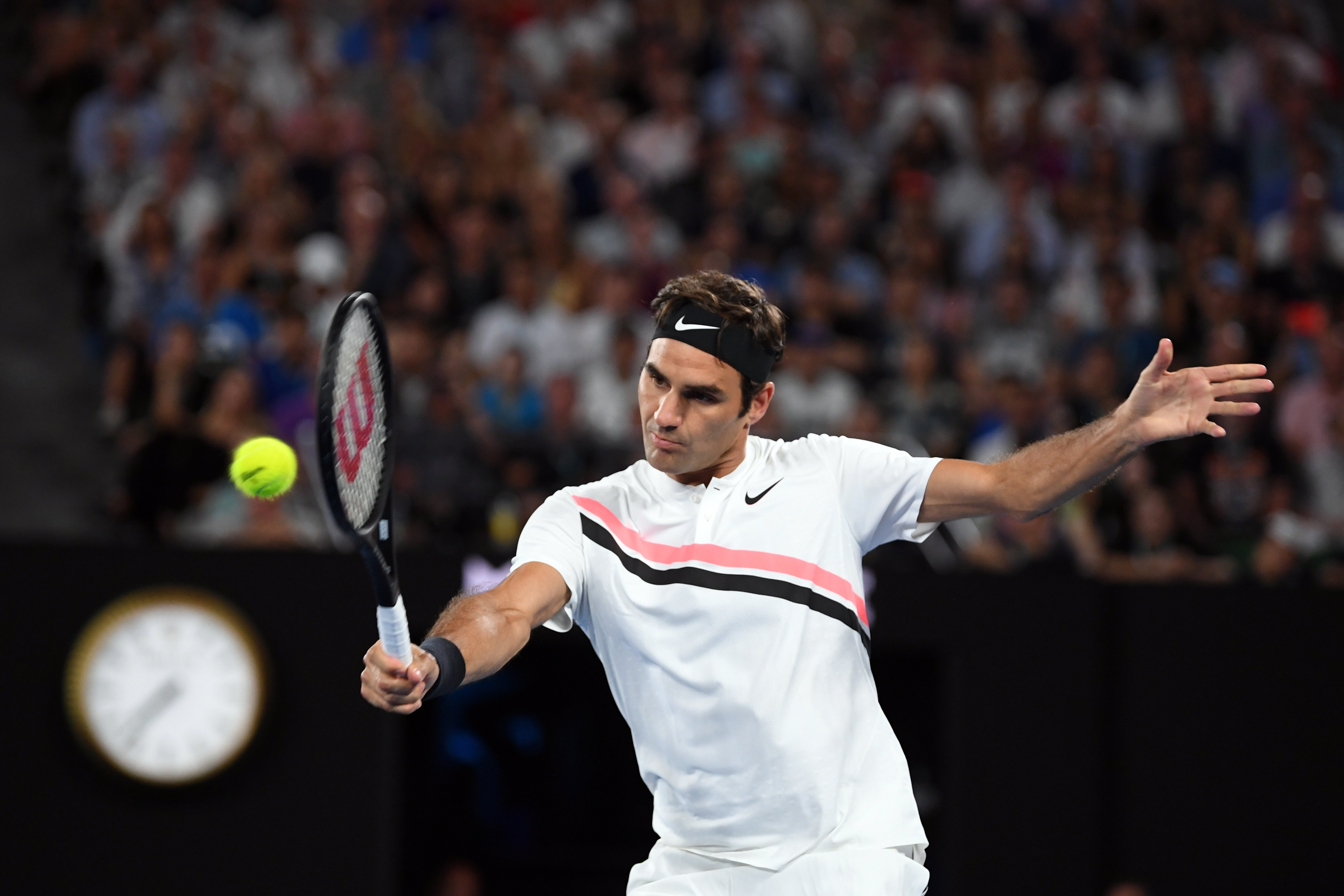 澳大利亚网球队鏖战欧洲网球队，费德勒惊艳世界