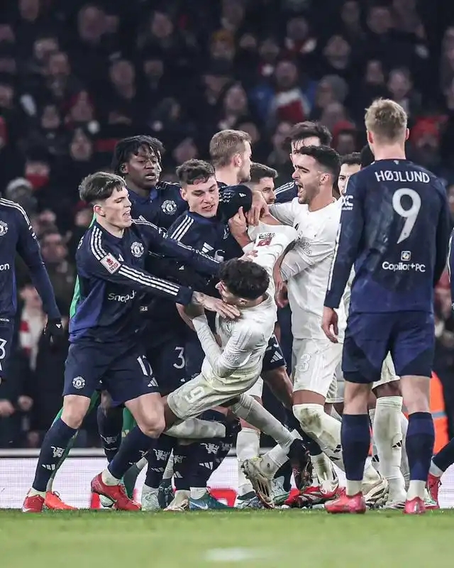 阿森纳点球大战制胜，门将哭着跪倒在草坪！的简单介绍