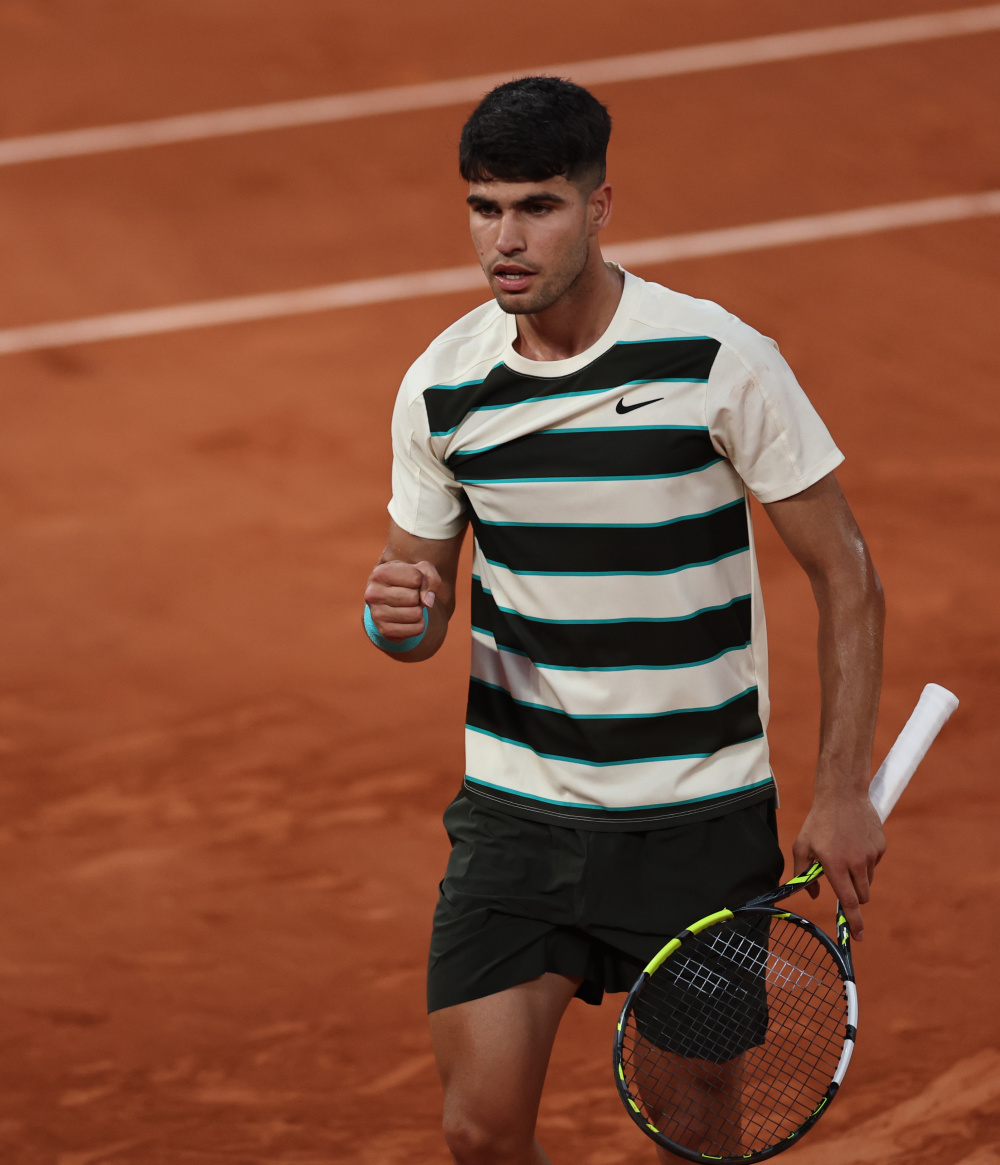 包含法国网球队逆转日本网球队，阿尔卡拉斯爆发神勇的词条