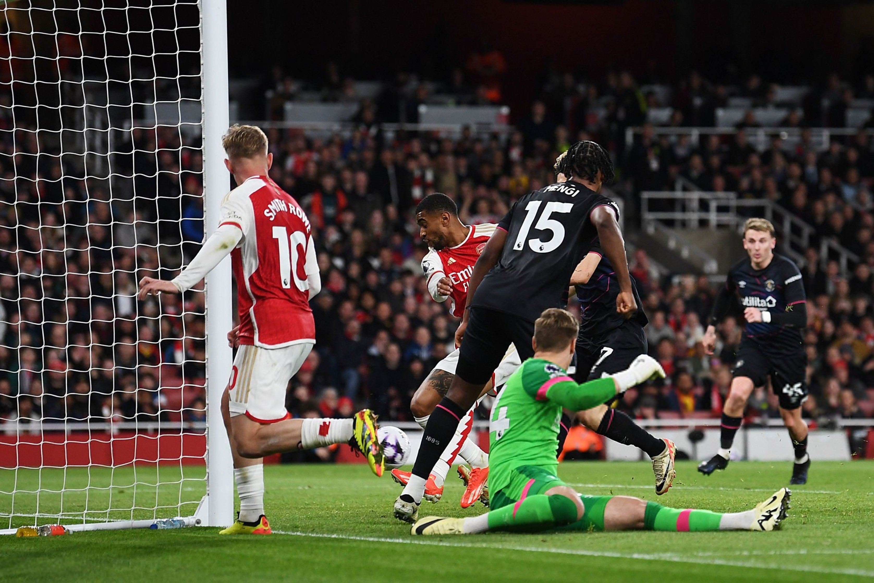 阿森纳主场不敌强敌,欧冠席位岌岌可危的简单介绍 阿森纳主场不敌强敌,欧冠席位岌岌可危的简单介绍