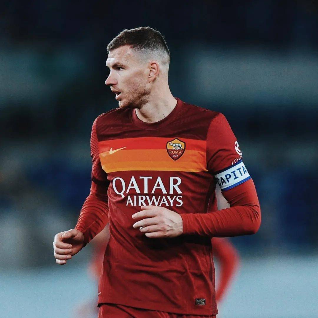 包含巴黎圣日耳曼前锋发布退役声明的词条