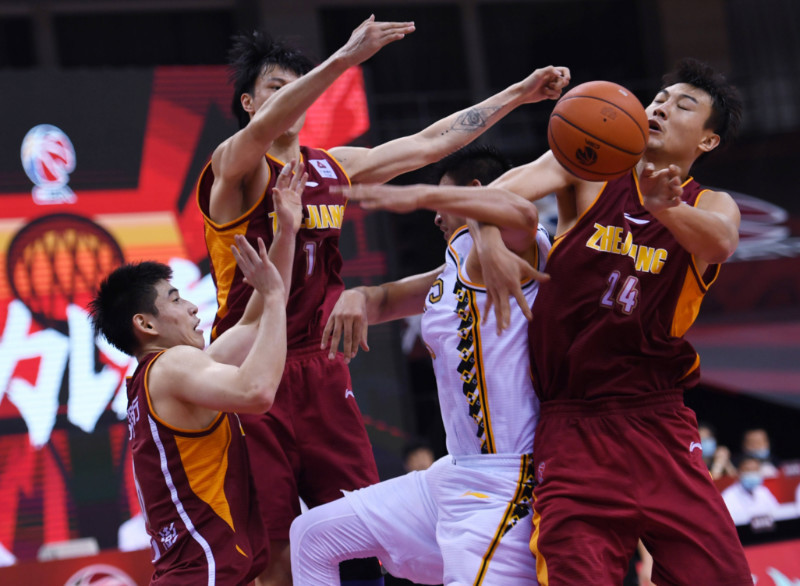 门兴格拉德巴赫换帅抗压，成功逆袭赢得胜利的简单介绍