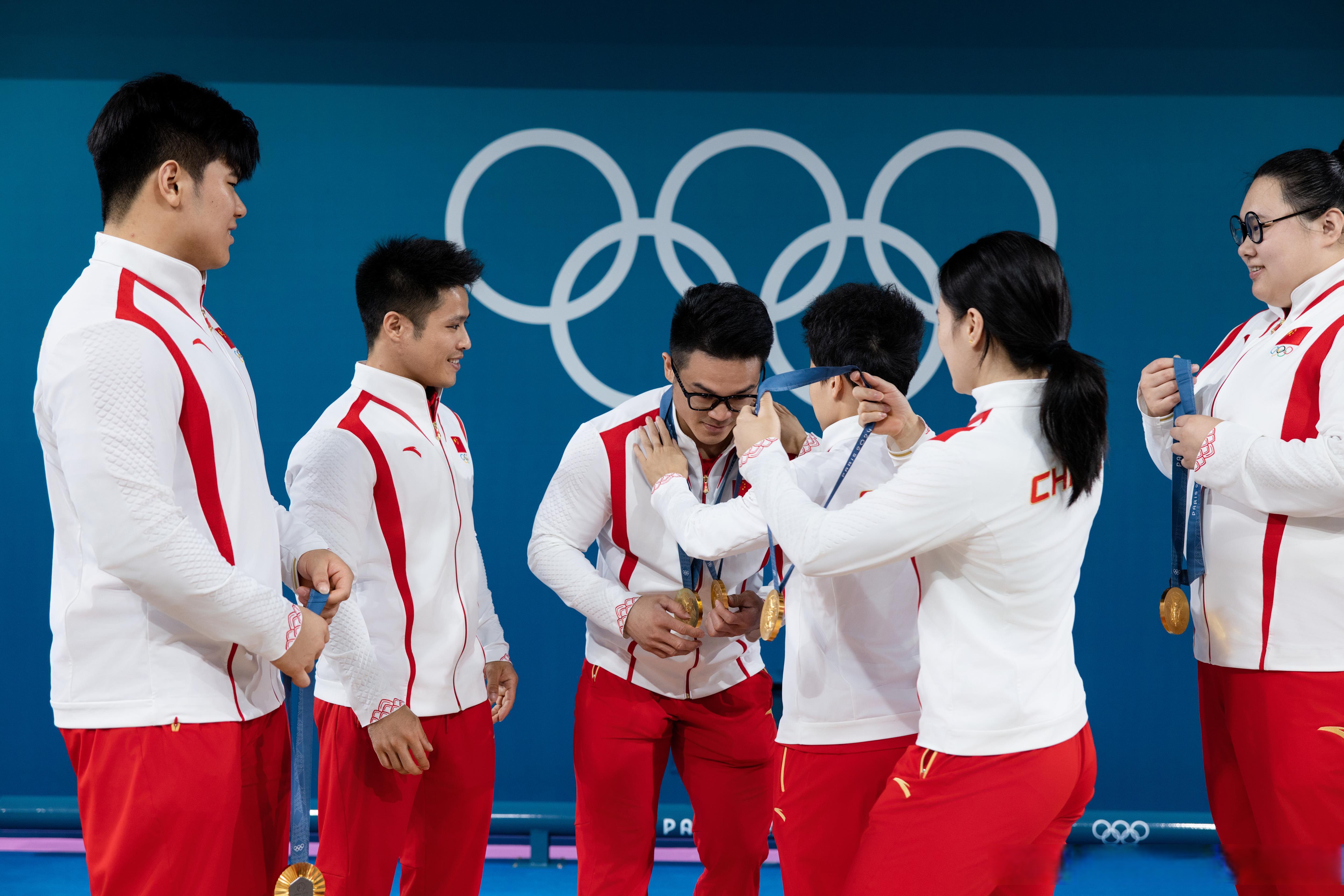 集体拼搏!运动员团队协力夺冠的简单介绍 集体拼搏!运动员团队协力夺冠的简单介绍