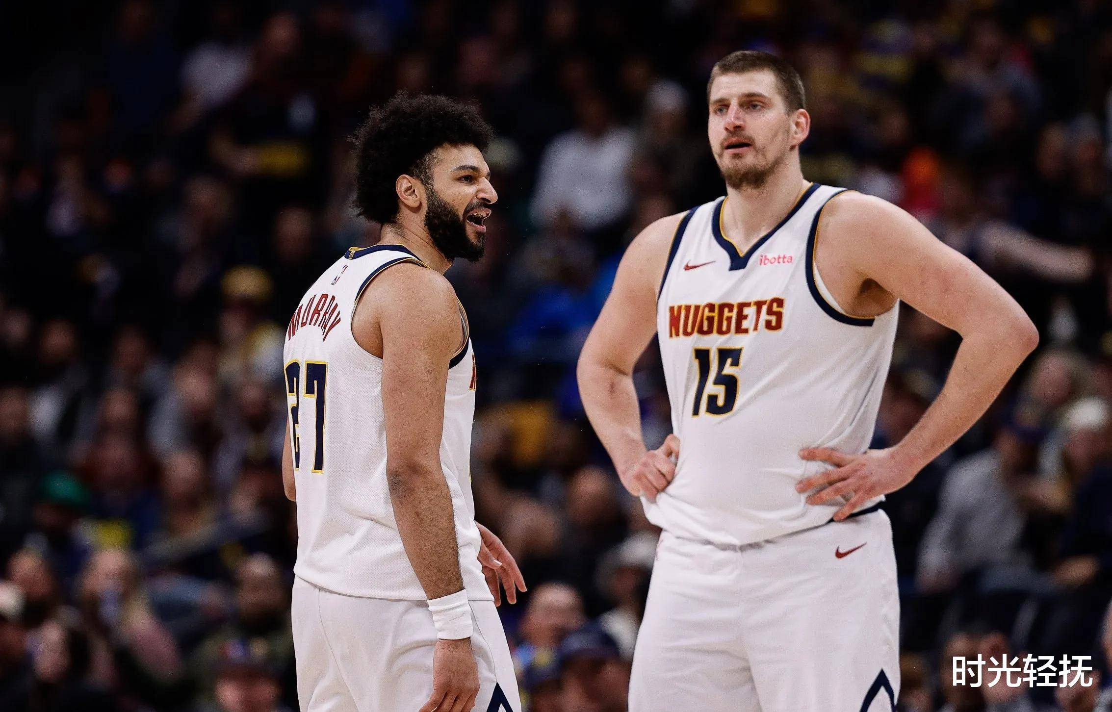 篮球巨星闪耀舞台，精彩表现惊艳球迷的简单介绍