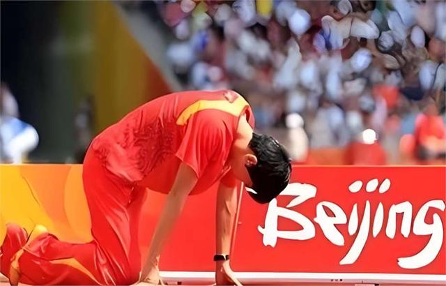 运动员意外受伤,遗憾退出比赛 运动员意外受伤,遗憾退出比赛