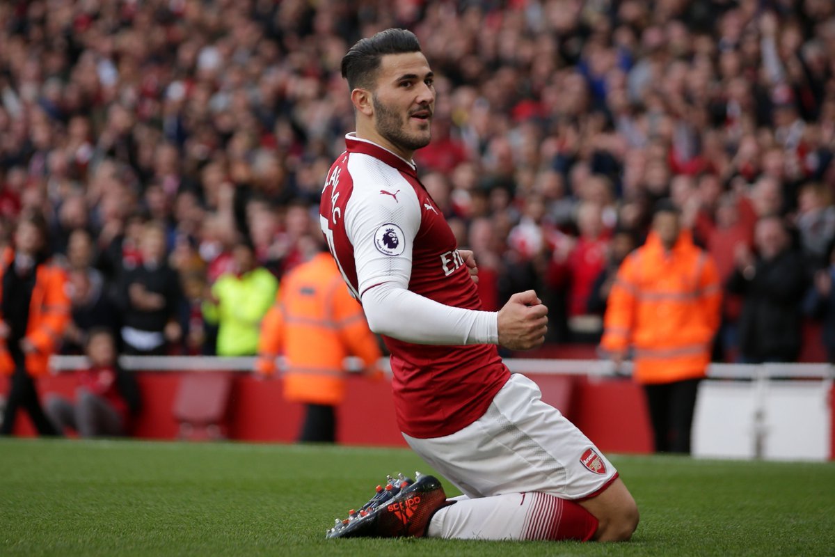 关于斯旺西城后防困墵，主帅寻求引援补强的信息