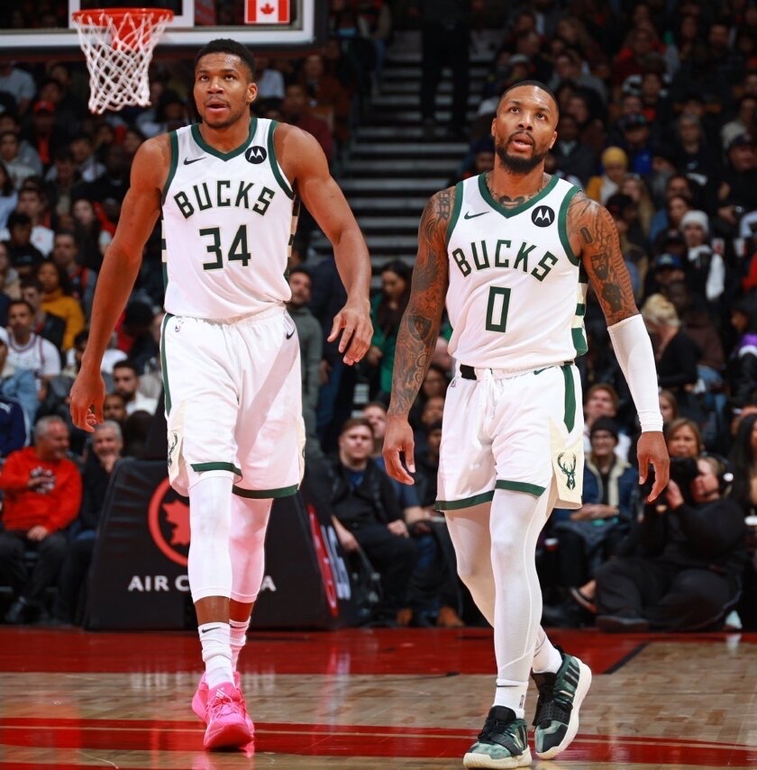 雄鹿后卫独揽分，率队险胜黄蜂的简单介绍