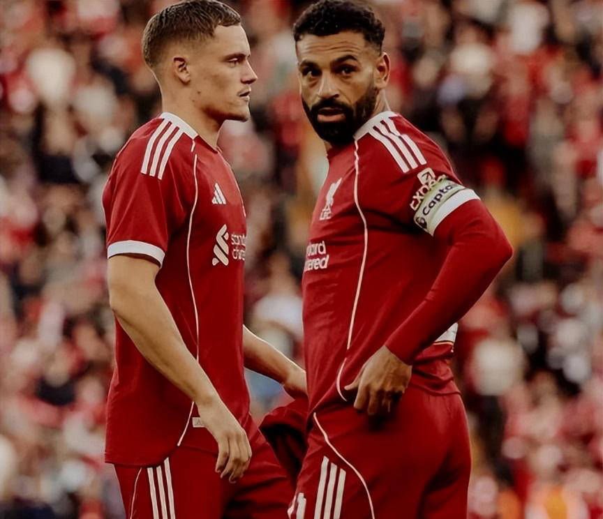 利物浦队主场不敌曼联队，遭遇失利