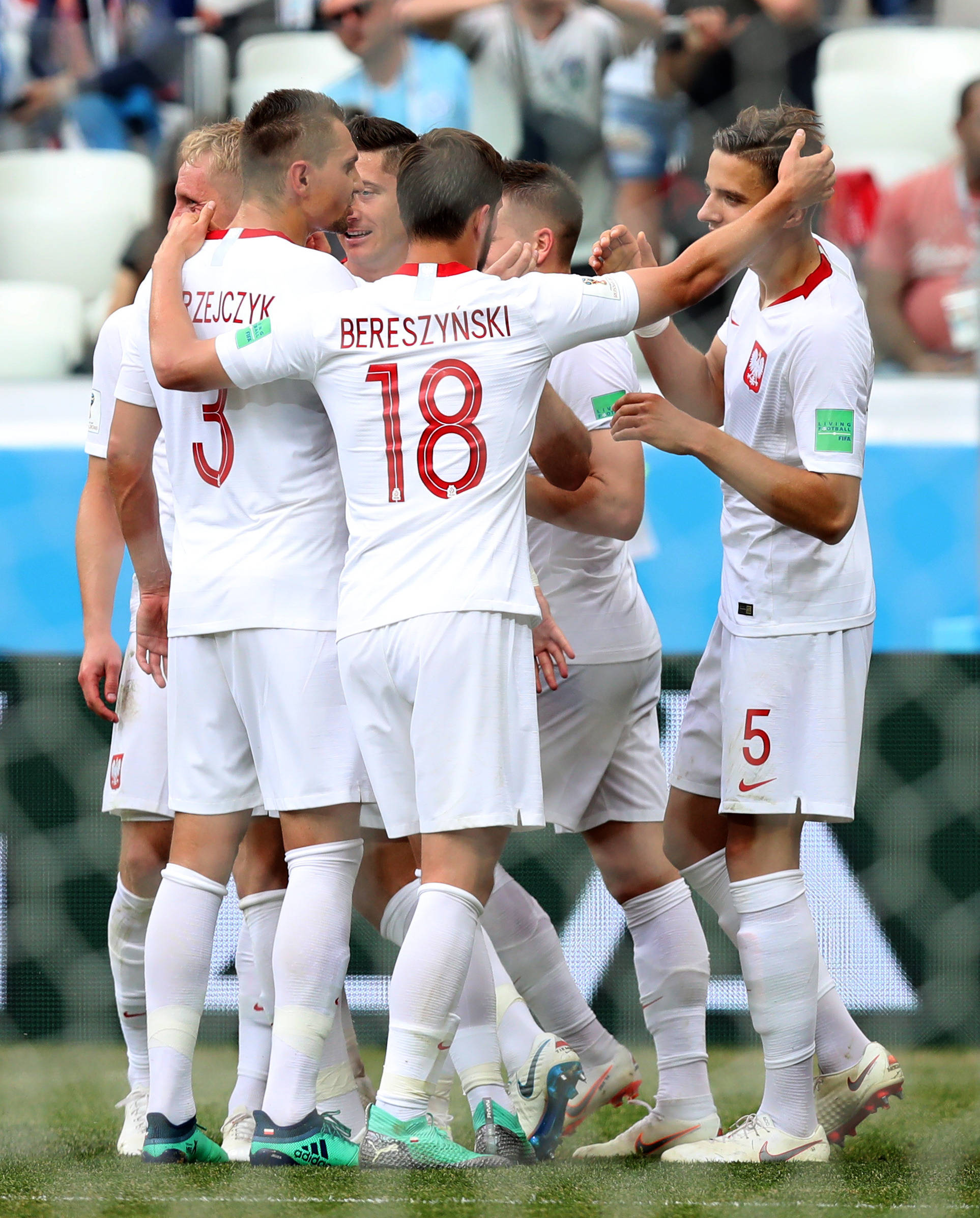 曼联力克葡萄牙,奥亚尔萨瓦尔状态火热的简单介绍 曼联力克葡萄牙,奥亚尔萨瓦尔状态火热的简单介绍