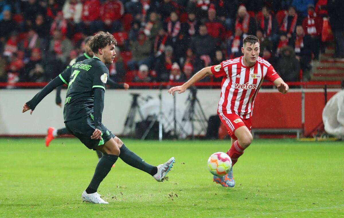 关于沃尔夫斯堡球员团结一致，豪取胜势的信息