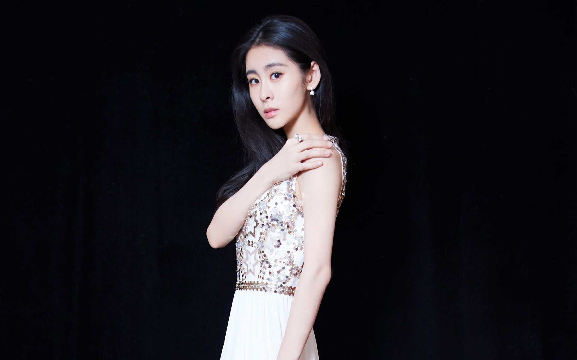 约基奇全程高能输出,灰熊连续得分压制活塞,一场战术与意志的较量