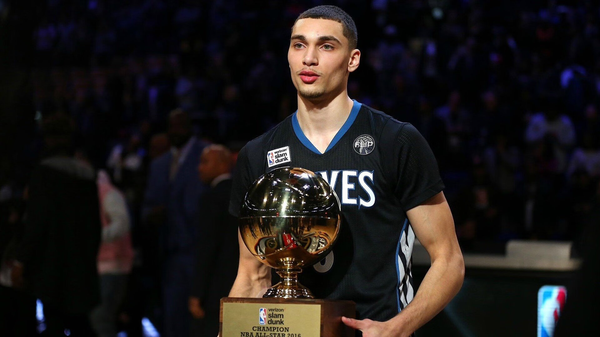 当格子军团的余晖照亮非洲雄鹰,莫德里奇赛后评分拉满背后的唯一性